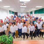 Entregaron Escrituras de Propiedad Alcalde Carlos Peña Ortiz y Delegado de ITAVU Germán Fernández Guzmán