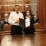 Entrega gobernador Fiat de notarios públicos