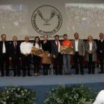 Entrega rector apoyos a estudiantes de la UAT en Nuevo Laredo