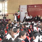 Cumple gobernador a educandos, entrega equipo tecnológico y mobiliario escolar