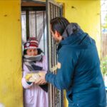 A pesar del frío atenazante reciben familias a Carlos Peña Ortiz