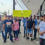 Pescadores se manifiestan en Conapesca tras ser desalojados de las escolleras