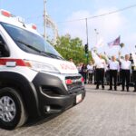 Entrega Américo 16 nuevas ambulancias al sector salud