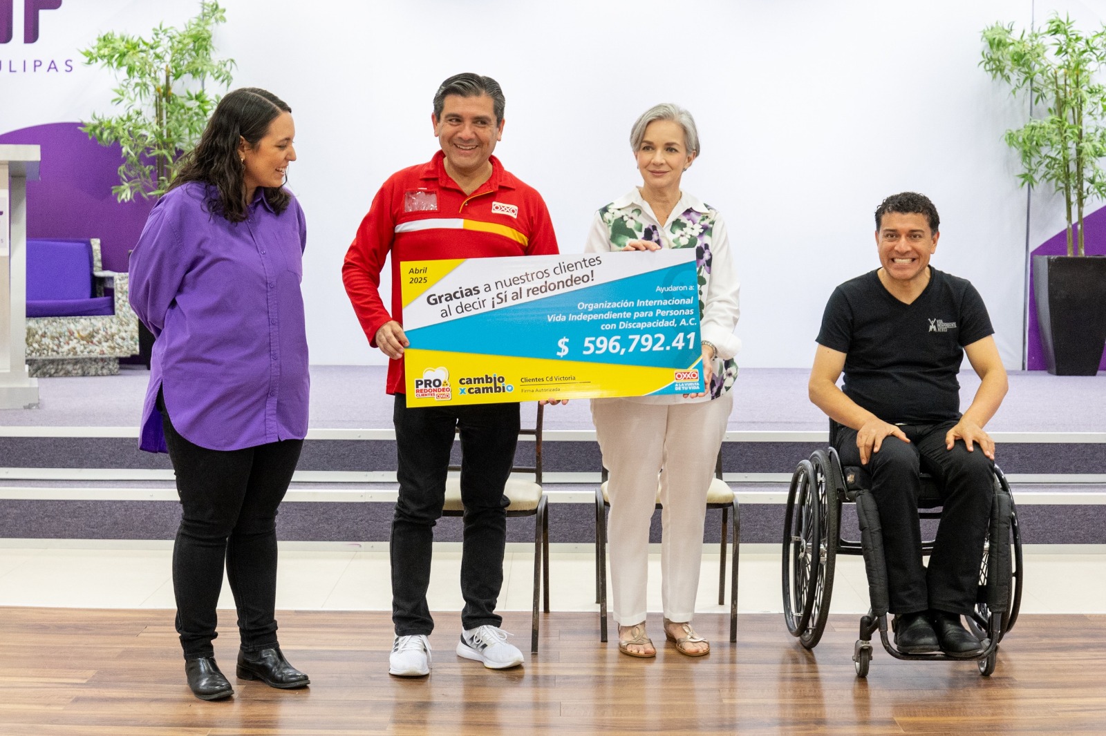 Atestigua María de Villarreal entrega de donativo de la campaña de redondeo de Oxxo en Tamaulipas
