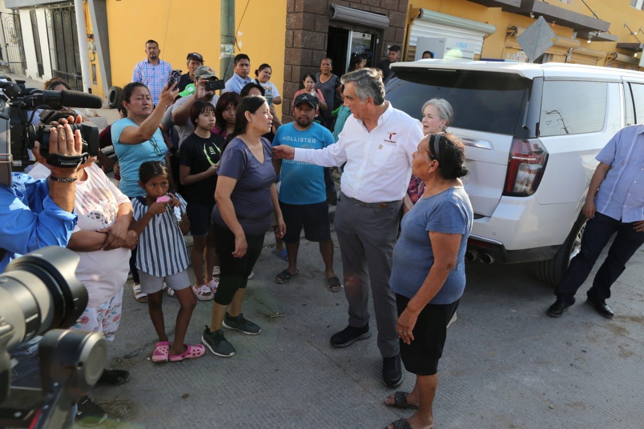 «No están solos»: recorre Américo colonias de Reynosa afectadas por las lluvias