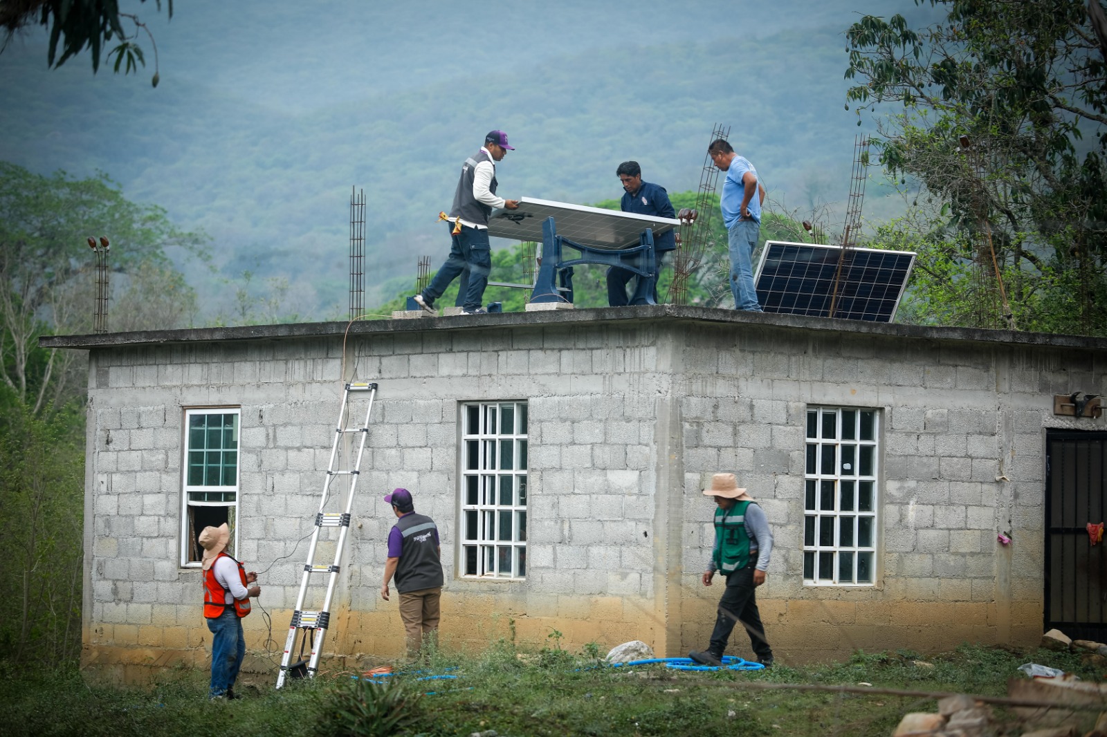 DIF Tamaulipas e IUSA instalan sistemas fotovoltaicos en comunidades rurales de Tamaulipas