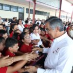 Pone en marcha Américo campaña de vacunación en escuelas y entrega tabletas a niñas y niños