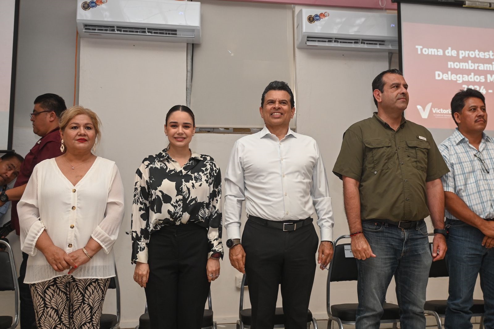 Entrega alcalde nombramientos a delegados ejidales.