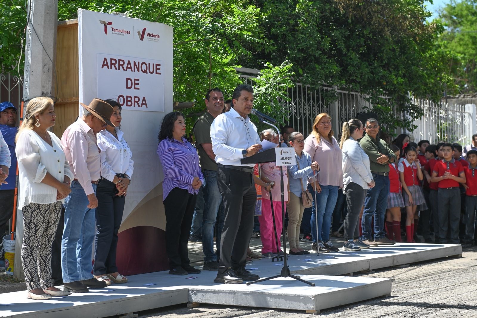 Alcalde Lalo Gattás da banderazo a dos obras más de pavimentación.