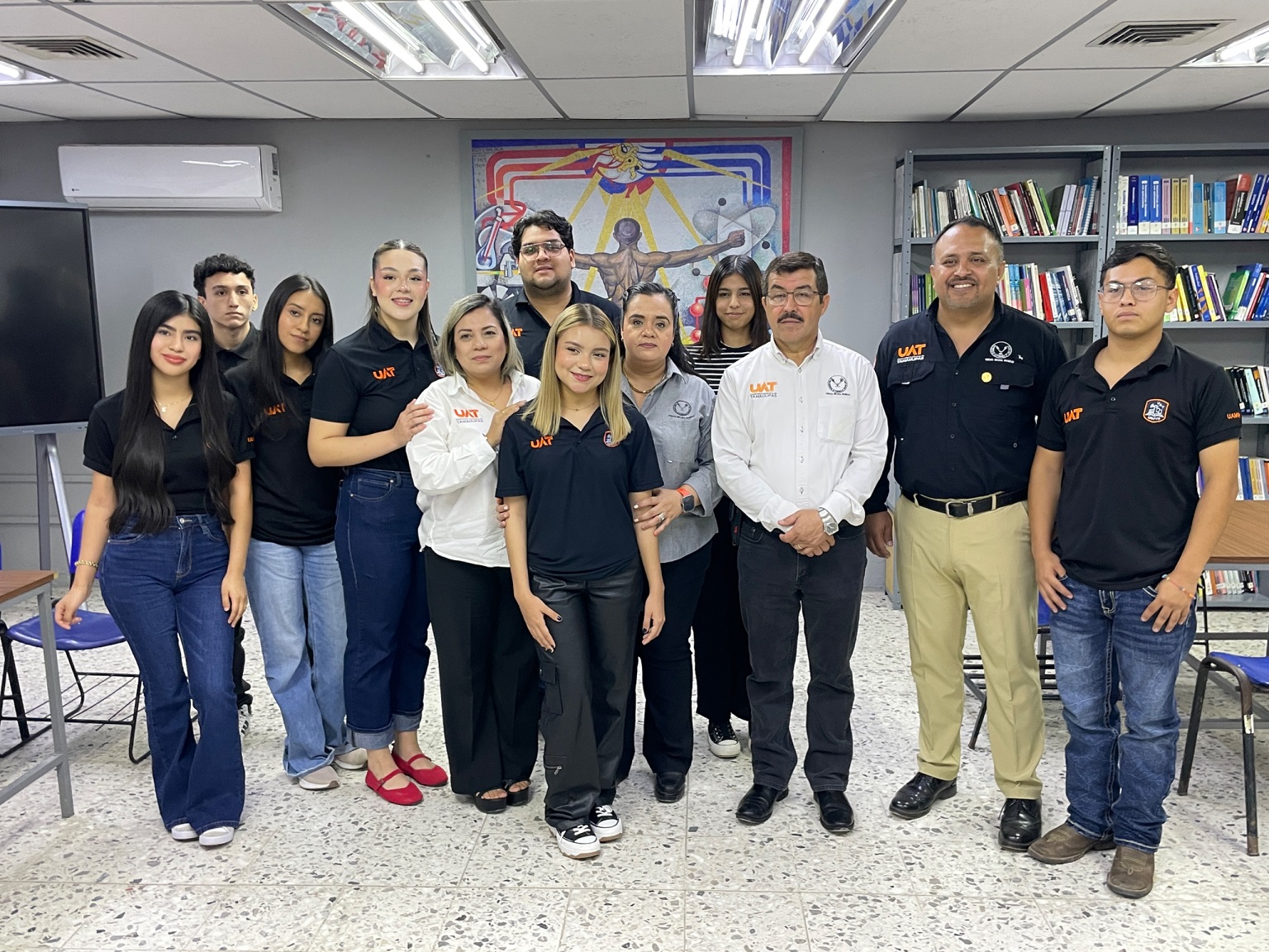 Sostiene rector encuentro con universitarios de Valle Hermoso