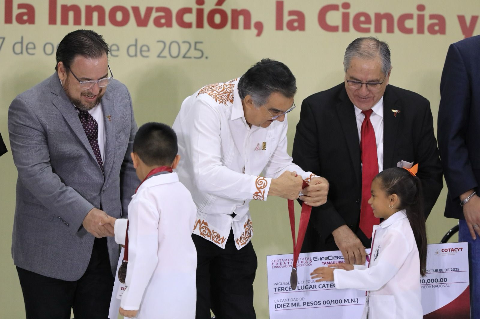 Entrega gobernador Premio Estatal de Ciencias, Creatividad e Innovación Tecnológica