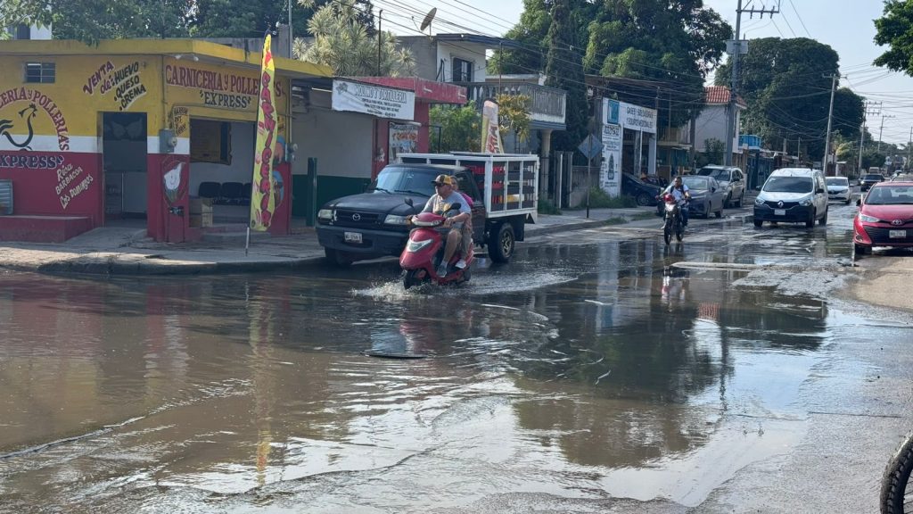 Vecinos denuncian grave fuga de aguas negras en la calle Jiménez