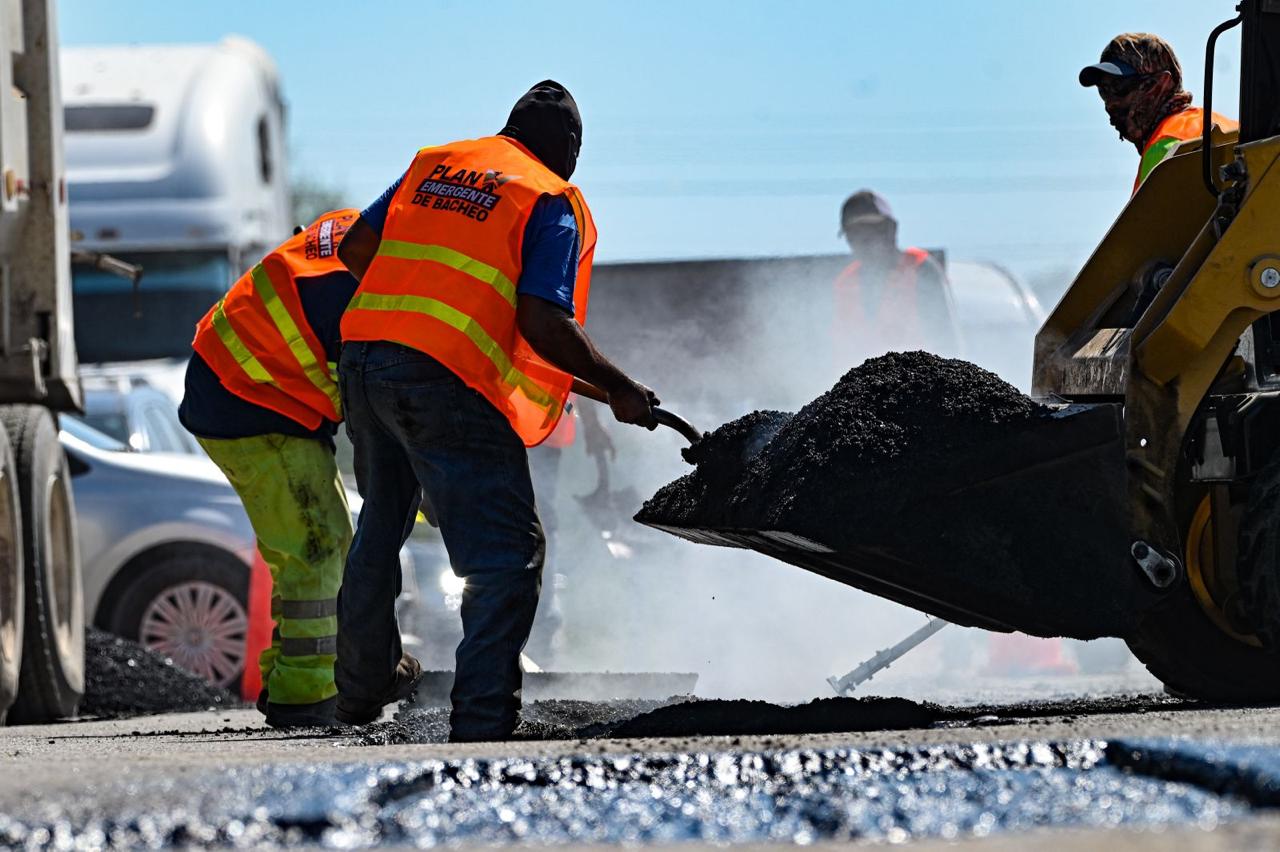 Llega plan emergente de bacheo a la Av. Carlos Adrián Avilés.