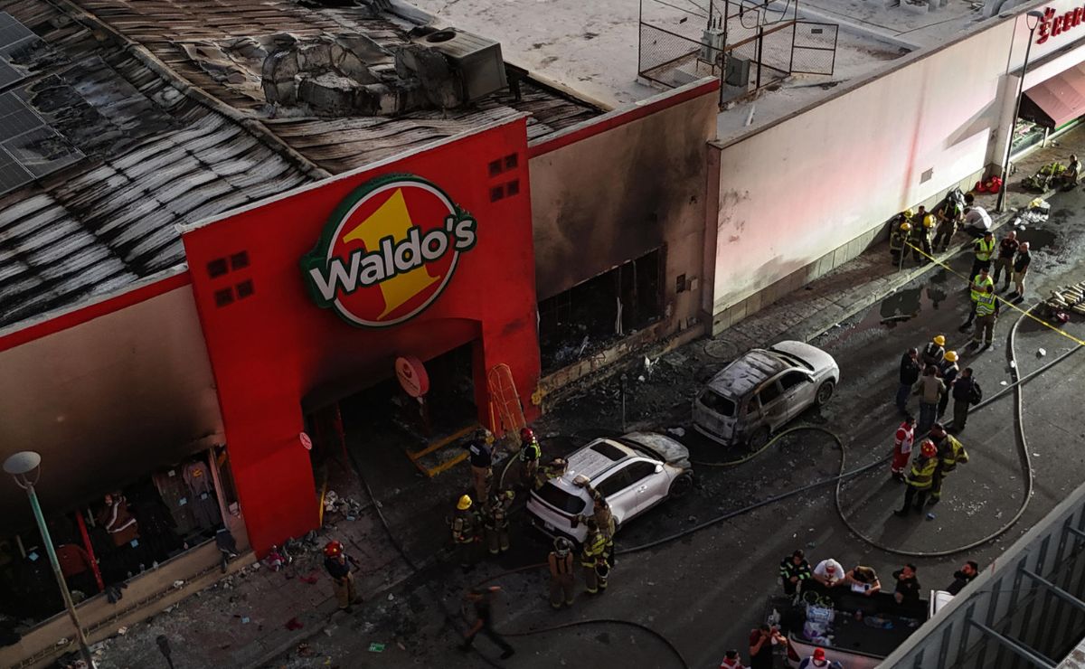 Suman 23 muertos por incendio de Waldo’s en Hermosillo