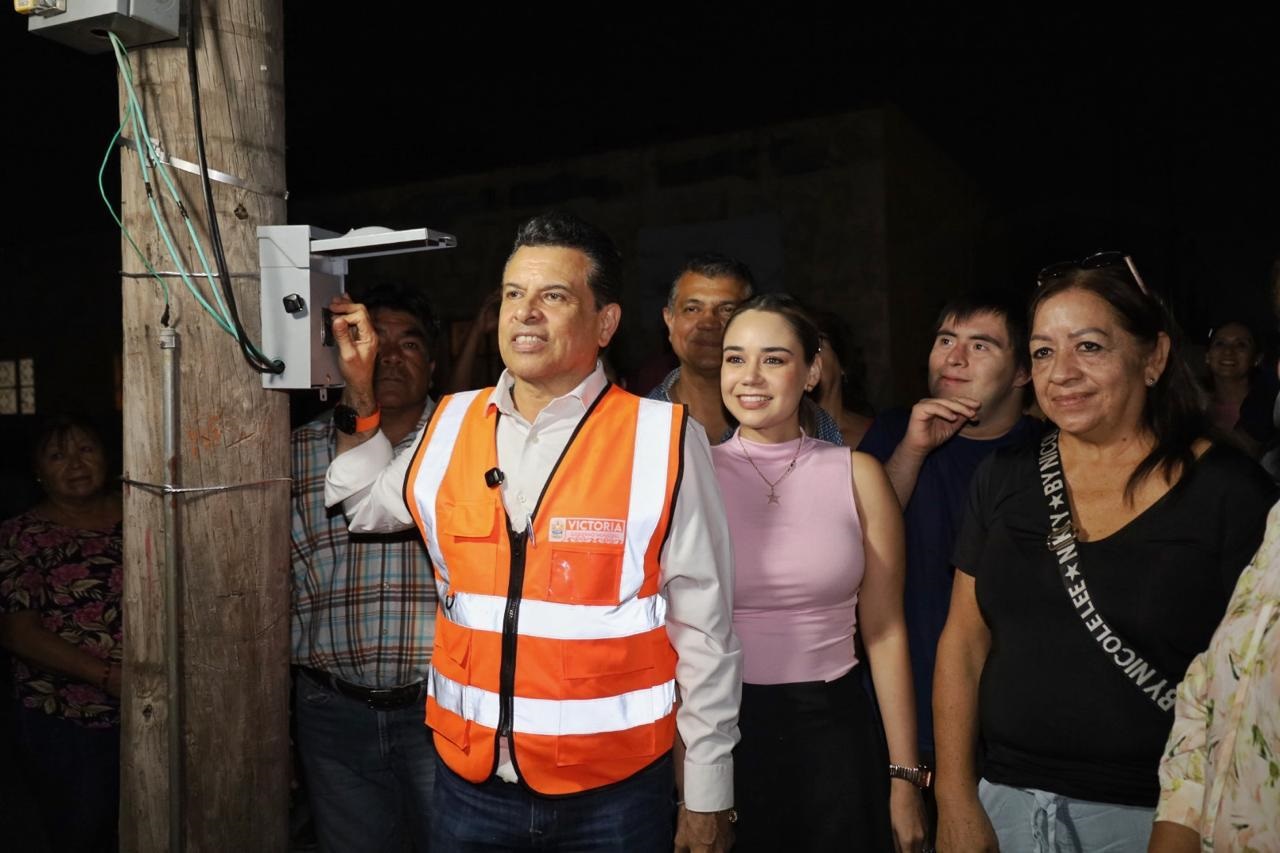 Con la instalación de 36 luminarias LED, refuerza Municipio seguridad en zona centro de Victoria.
