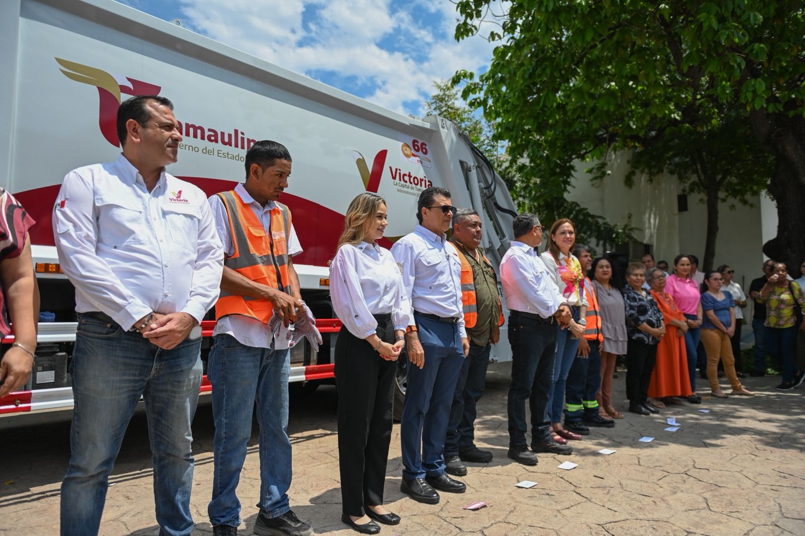 Entrega Lalo Gattás nueva unidad de recolección de basura y anuncia adquisición de dos más.