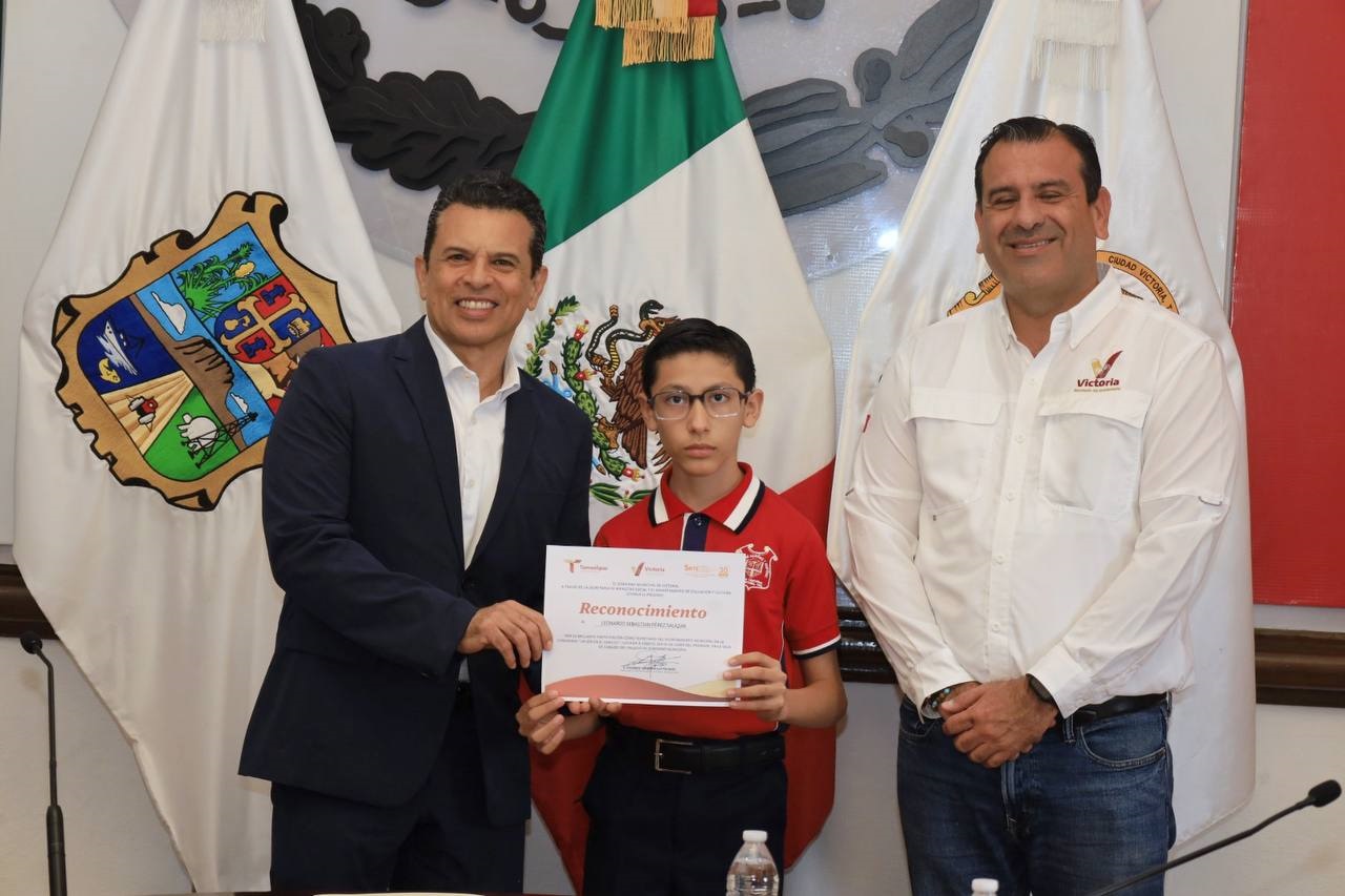 Viven niños victorenses un Día en el Cabildo.