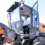 Entrega Américo Villarreal vehículos y maquinaria por 125.2 mdp