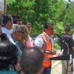 Inicia Lalo Gattás pavimentación en calle de la colonia Libertad.